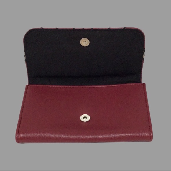 DC Comics Wonder Woman Crossbody/Handbag, Bonded Leather, Maroon & Gold - Picture 8 of 11